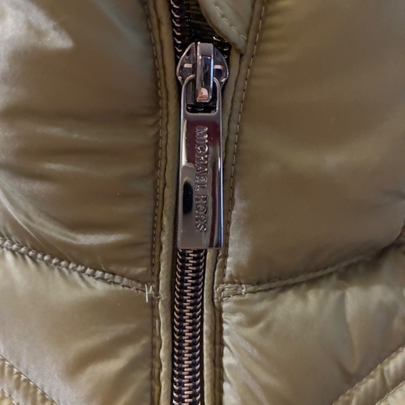 Michael Kors Packable Down Fill Green Puffer Vest with Hoodie - XS - Picture 3 of 7